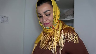 pulverizing huge culo Arab Stepmom In Hijab - سكس عربي