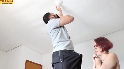 TODOS TEM SEU DIA DE SORTE MAIS QUANDO ELA BATE NA SUA PORTA S&Oacute; DE LINGERIE... PEDINDO PRA VC TROCAR UMA L&Acirc;MPADA !ANAL! - Mary Redqueen